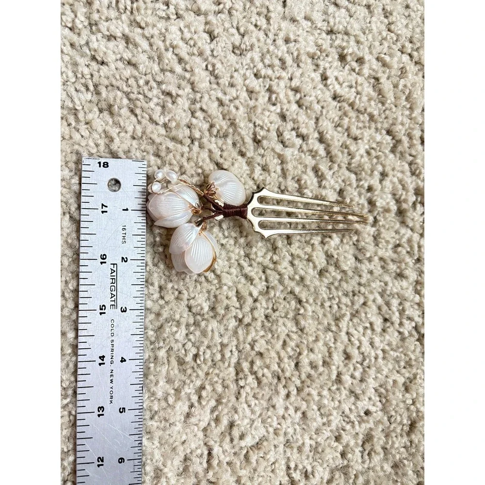 Elegant‎ Gold Magnolia Hair Comb with Faux Pearls – Vintage Style Floral Hairpin